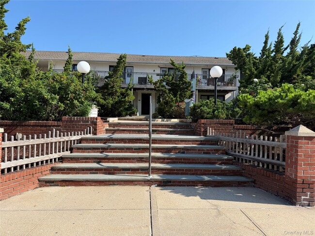 Building Photo - 65 W Broadway Unit 11B