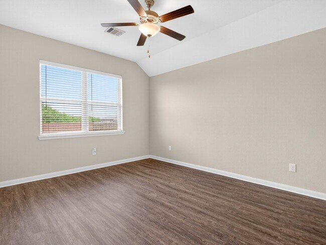 Photo - 1420 Mackinac Dr
