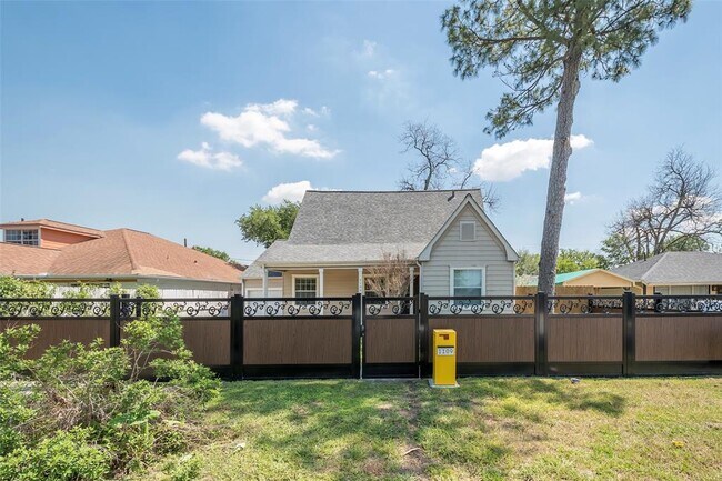 Photo - 1109 Dismuke St House