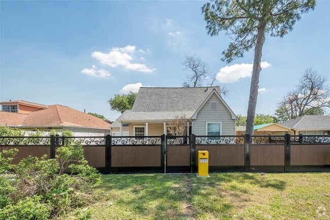 Building Photo - 1109 Dismuke St Rental