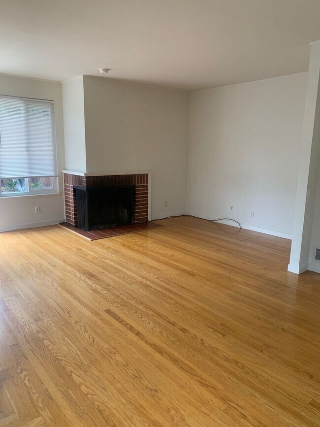 Photo - 328 Waverley St Unit 328 Waverley Street, #2