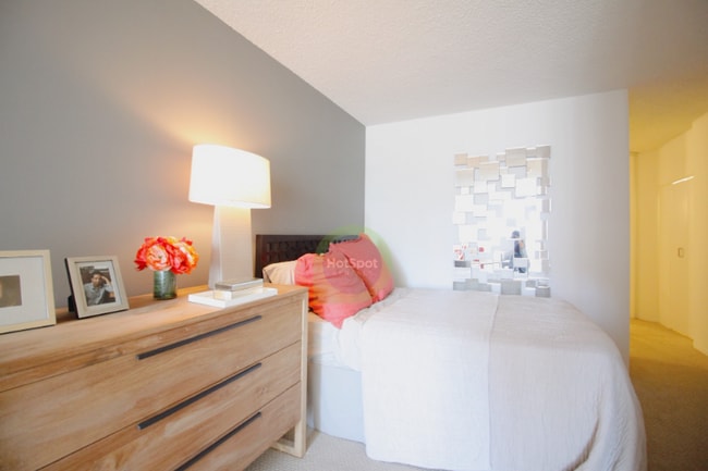 Photo - 730 N Dearborn St