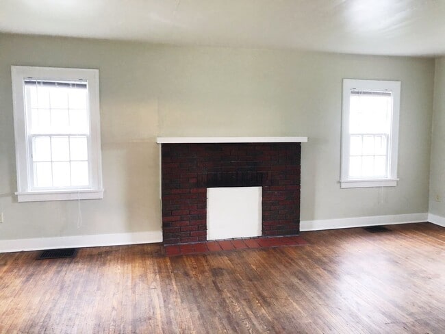 323 S Eagleson Ave Unit 1