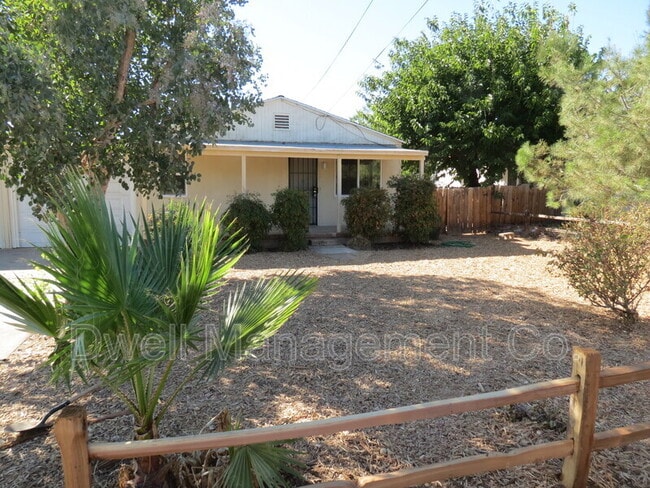 Building Photo - 1420 Diamond Ln Rental