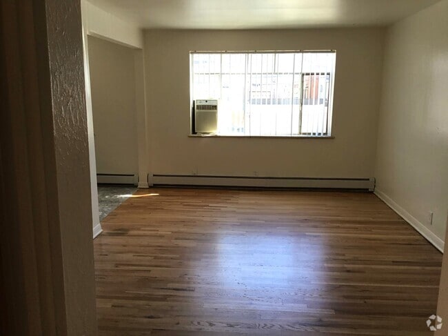 Building Photo - 1350 Columbine St Unit 8 Rental
