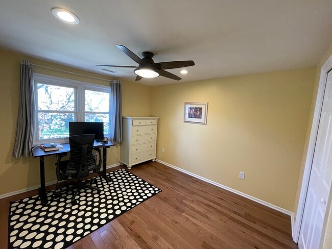 Office - 10012 Beacon Pond Ln