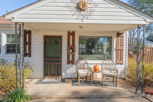 Photo - 104 Sharyn Ln