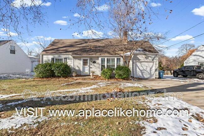 Building Photo - 7404 Village Dr