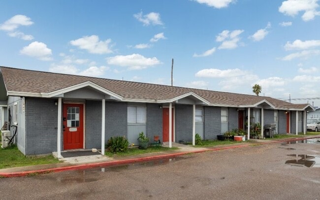 Building Photo - 1010 Behmann St Rental