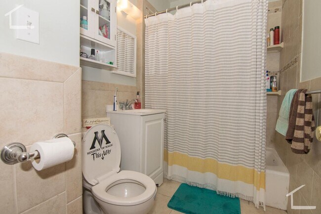 Photo - 9/1 Spacious 3BR near Oak Sq/Brighton Cent...