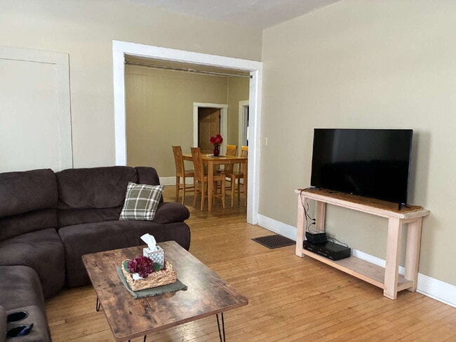 Photo - 4 Bedroom, 2 Full Bathroom Home With Central Air & Large Yard