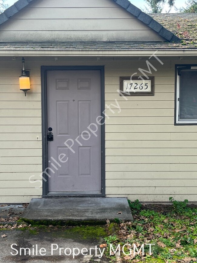 Building Photo - A charming ranch-style single-family home located in the Milwaukie area.