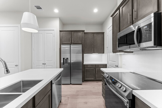 Photo - 5905 Haring Ln