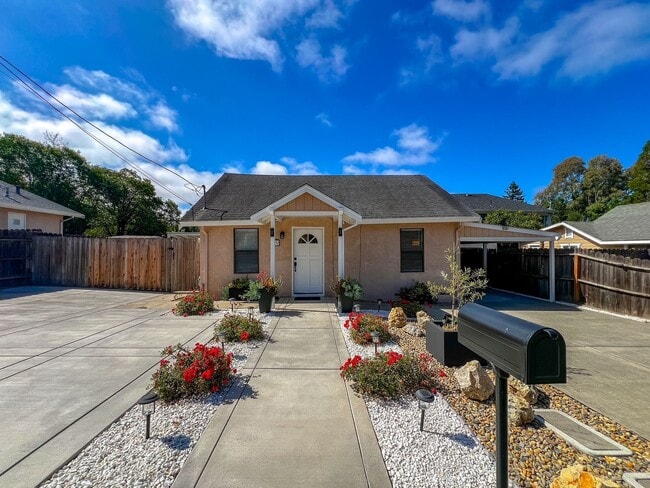 Building Photo - Fully Furnished Alta Heights Retreat | Walk to Downtown Napa