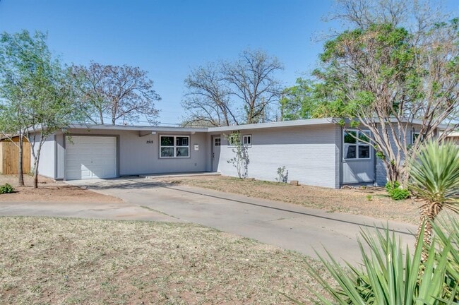 Building Photo - AUGUST PRE-LEASE! Updated 4 Bedroom Near Tech Campus