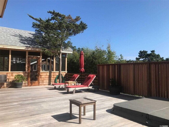 Photo - 833 Evergreen Walk