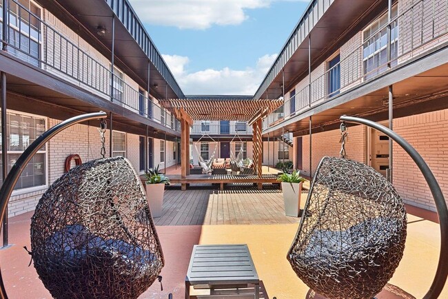 Building Photo - 2410 Longview St Unit D-302 Rental