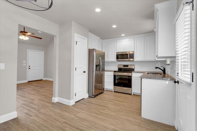 Photo - 230 E Johnson St