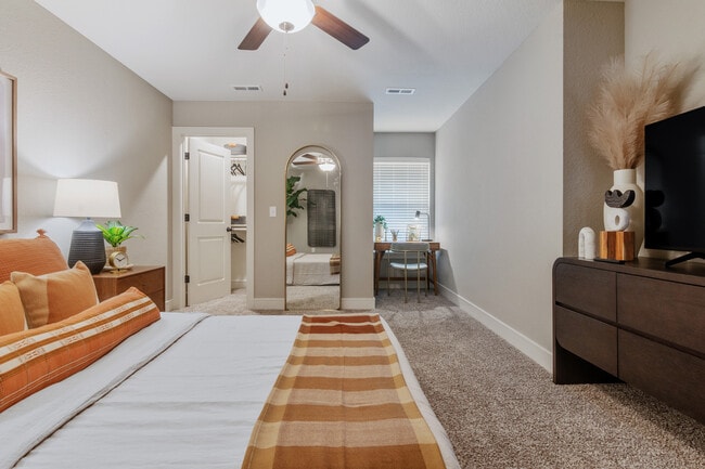 Vestidores - FieldHouse Townhomes