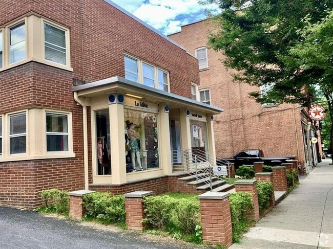 Building Photo - 436 Main St Rental
