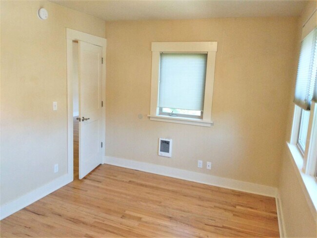 Photo - Updated 3 bedroom/3 bathroom duplex at E. ...