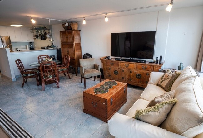 Photo - BEACH FRONT 2/2/1pkg, furnished condo on Waialua's O'ahu's North Shore