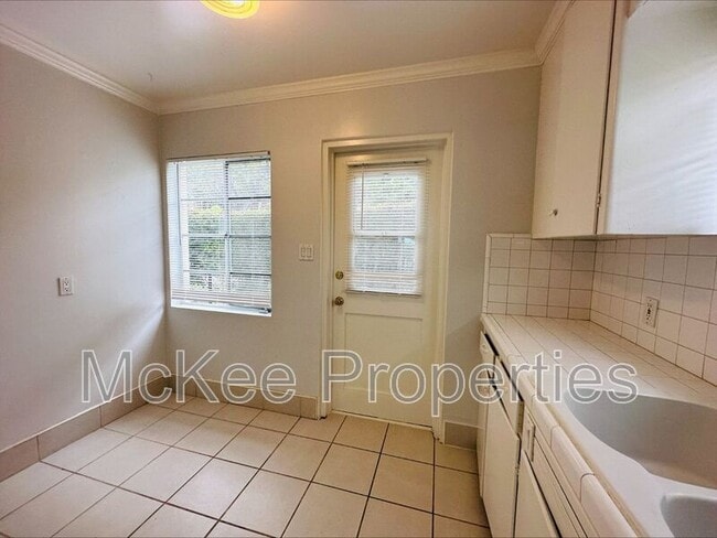 Photo - 907 Hayes Ave Unit #B