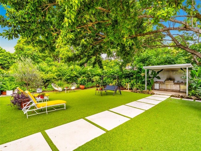 Building Photo - 1617 NE 157th Ter