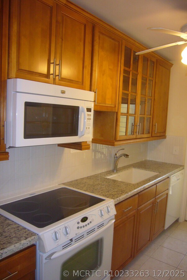 Photo - 990 Casuarina Rd Unit 2