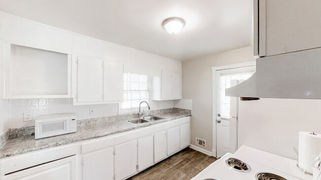 Building Photo - 110 Candlelight Ln SW Rental