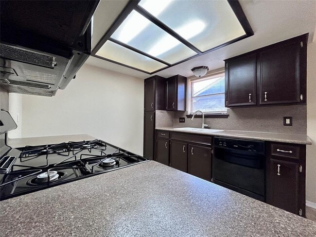 Photo - 906 Spring Tree St