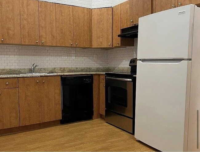 Building Photo - 2205 Roosevelt St Unit 3