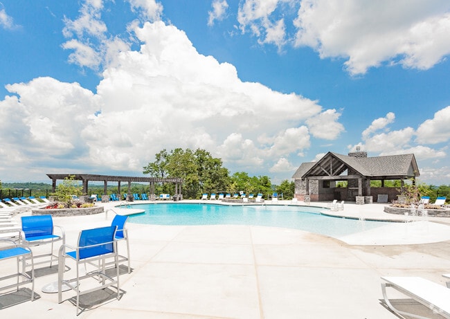 Piscina y casa club - Waterstone Apartments