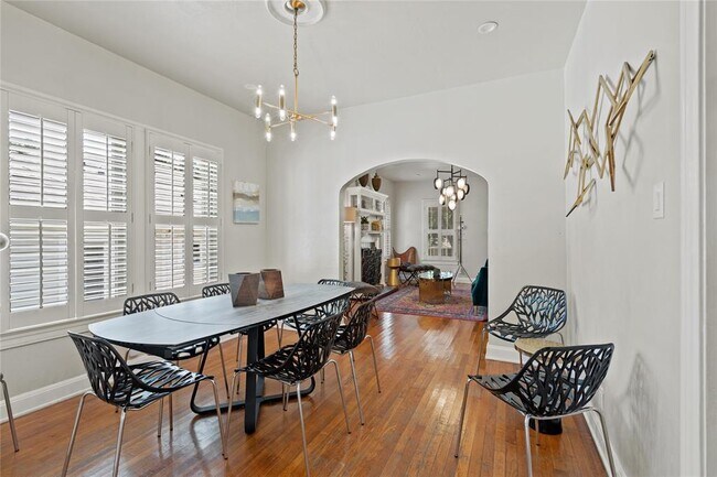 Photo - 2106 Kenwood Ave