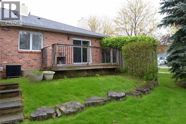 Photo - 210 Fiddlers Green Rd