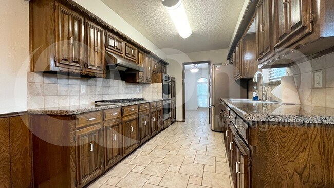 Photo - 1305 Guildford St