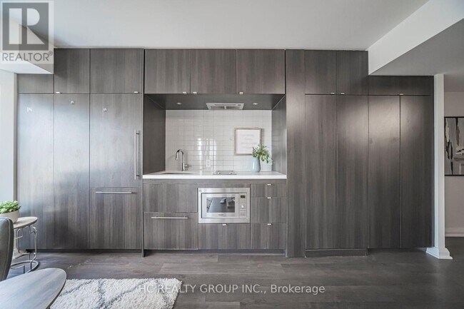 Photo - 155 Yorkville Ave Unité 2014