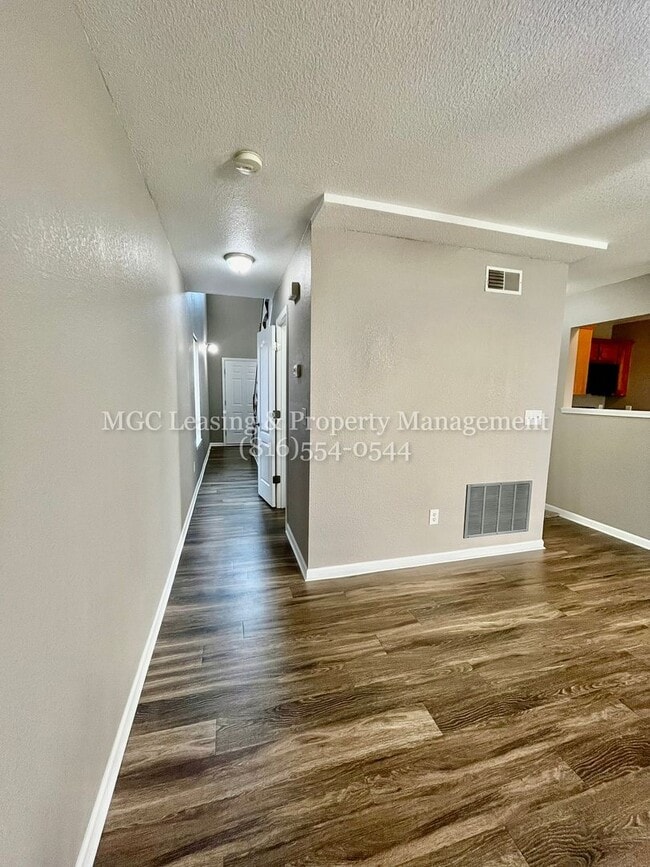 3101-3103 NW Gateway Dr