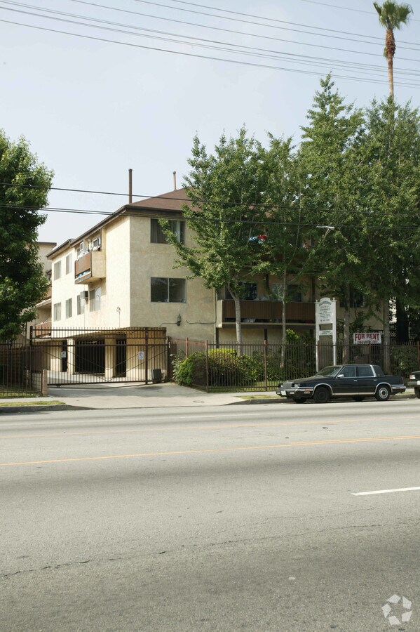 Photo - 15240 Nordhoff St