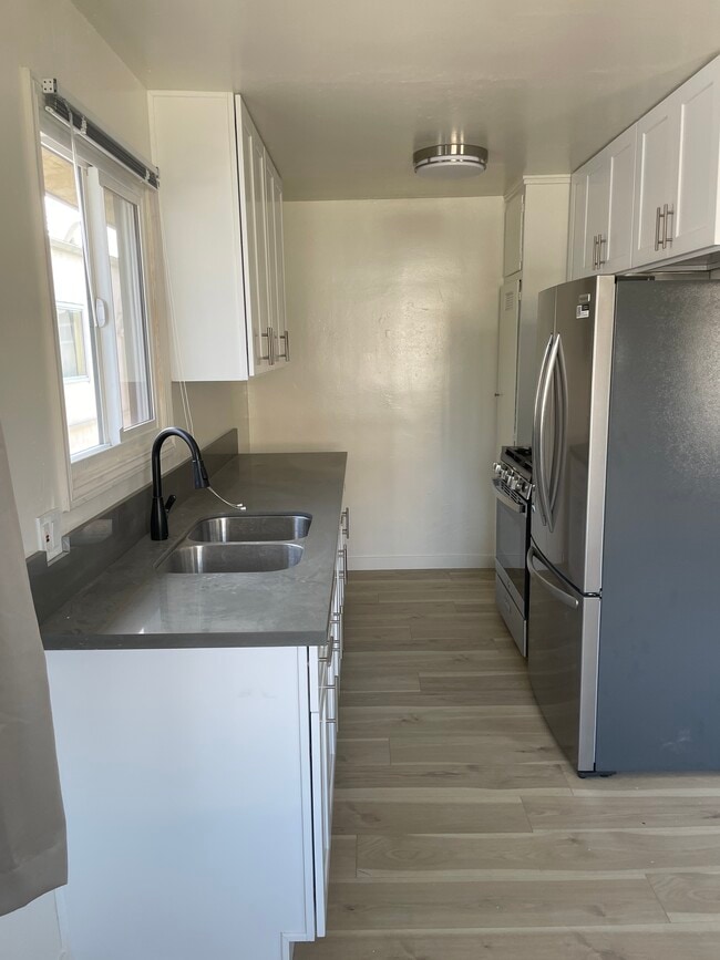 Building Photo - 2019 Arlington Ave Unit C