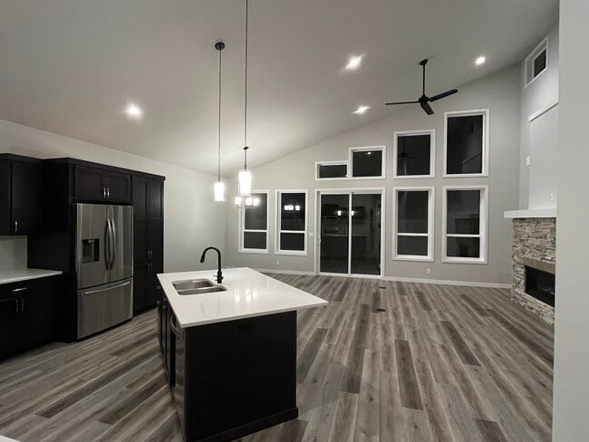 Building Photo - 1520 W Moselle Dr