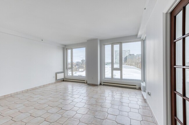 Photo - 340 Rue du Champ de Mars Unité 512