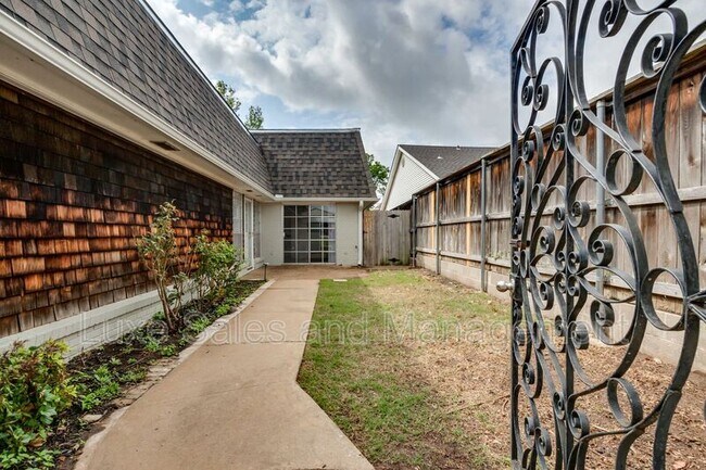 Photo - 2518 NW 62nd St