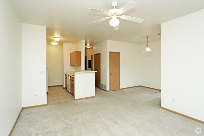 1BR, 1BA - 627 SF - Living Room