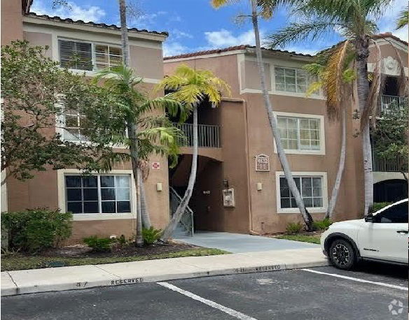 Building Photo - 4832 N State Rd 7 Unit 105 Rental