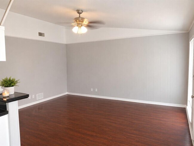 Photo - 606 W 51st St Unit 104