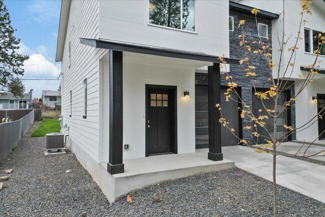 Photo - Modern Comfort Meets Urban Convenience – Brand New 3-Bedroom Townhome in Lower South Hill