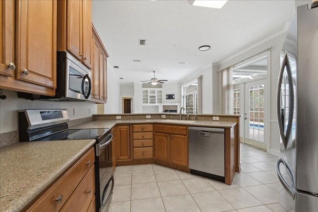 Photo - 525 Cullaro Ln