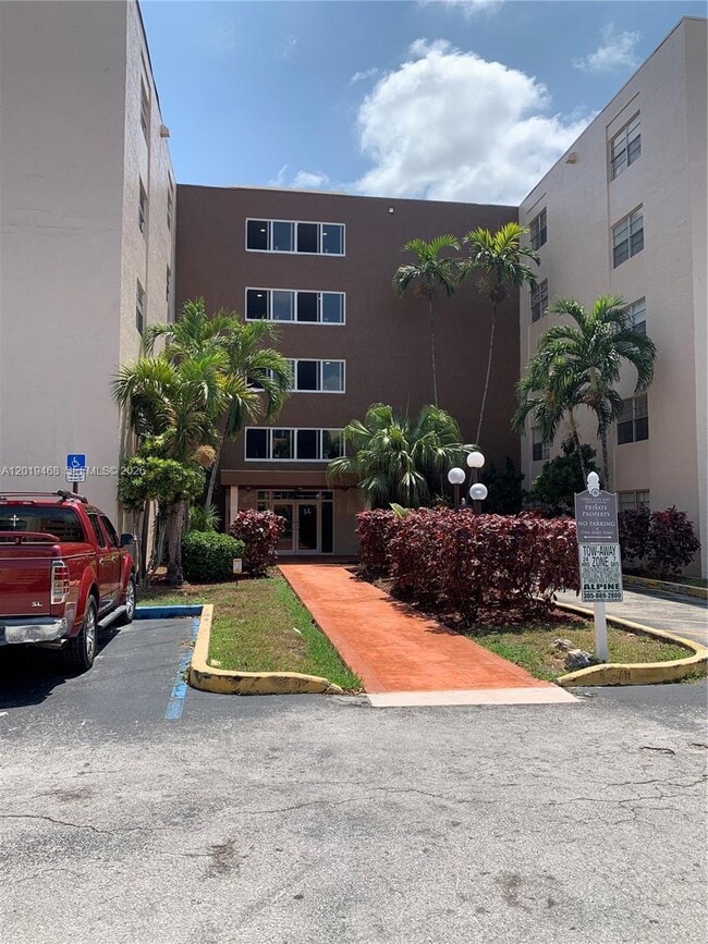 Building Photo - 6950 Miami Gardens Dr Unit 2-211