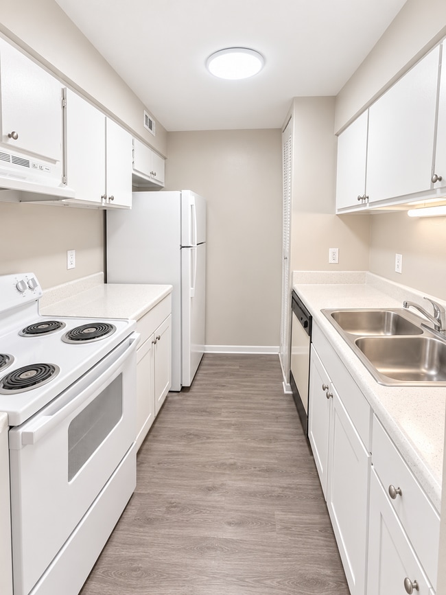 Photo - $1,450 / 3br -1056 ft2 COMING SOON!! Unit #3